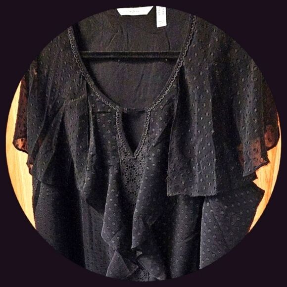 ISAACMIZRAHI LIVE! Plus, Size Black Flutter Clip Dot Ruffle Short Sleeve Top - Picture 3 of 13